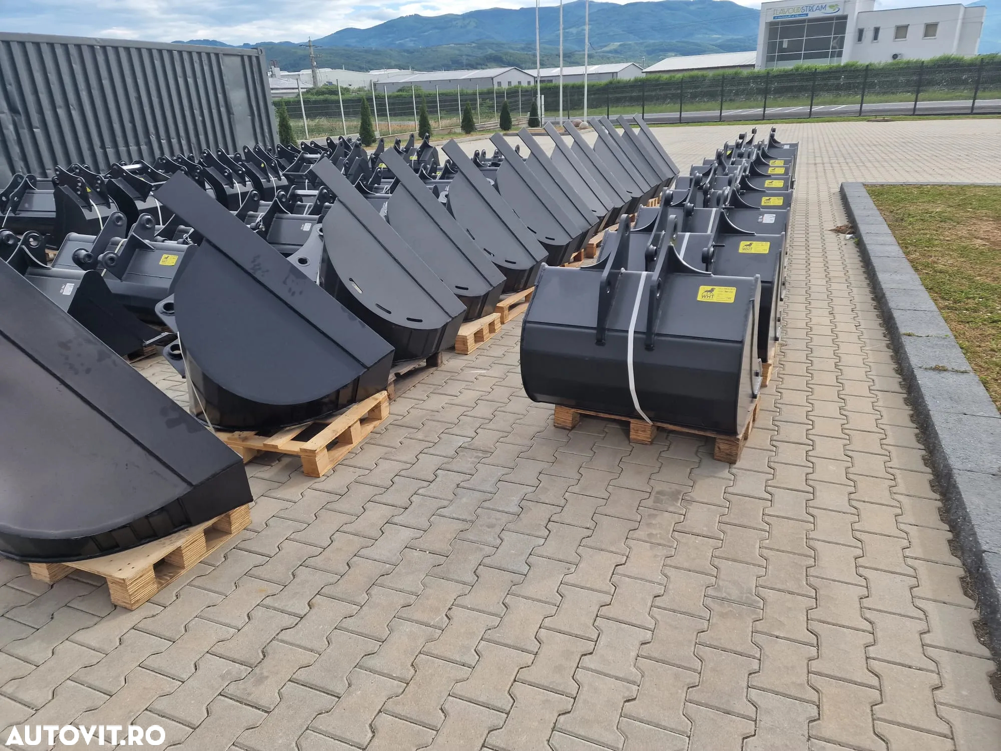 Caterpillar Cupa trapezoidala - 3