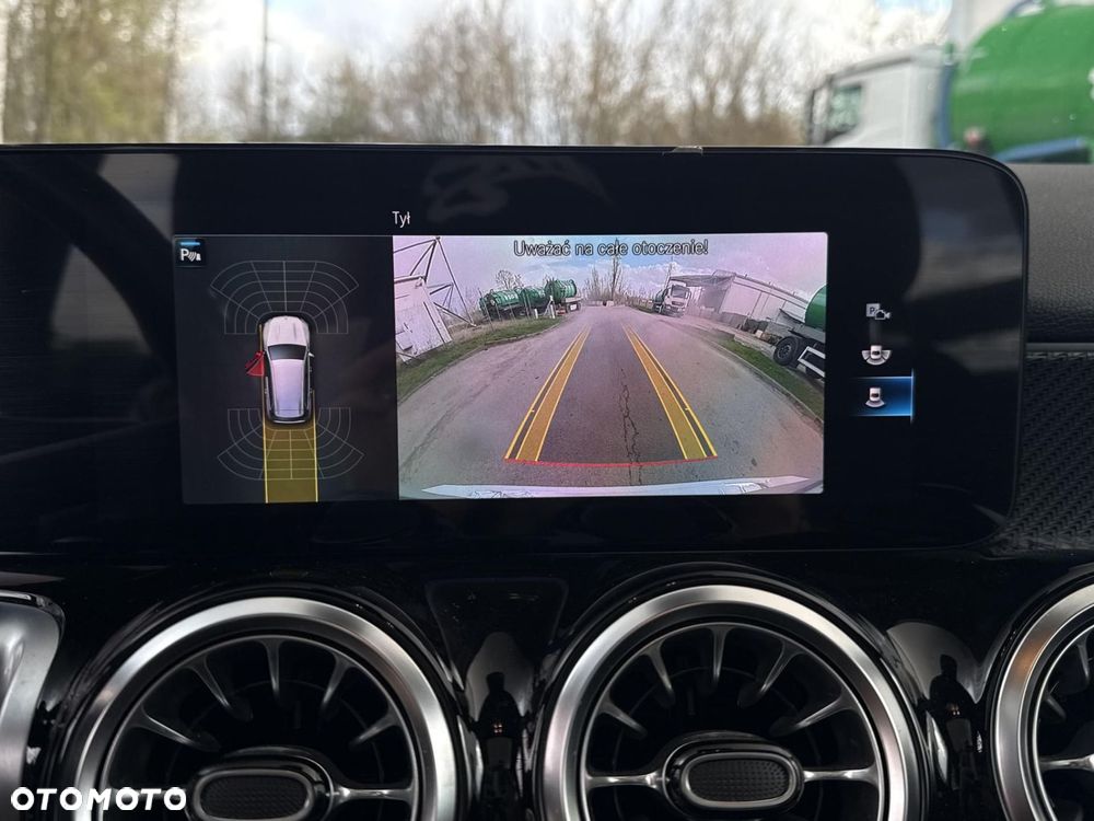 Mercedes-Benz GLB - 26