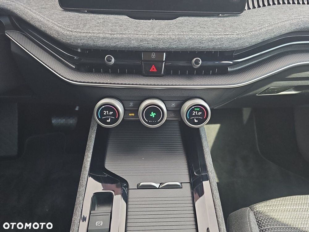 Skoda Superb 2.0 TSI Selection DSG - 18