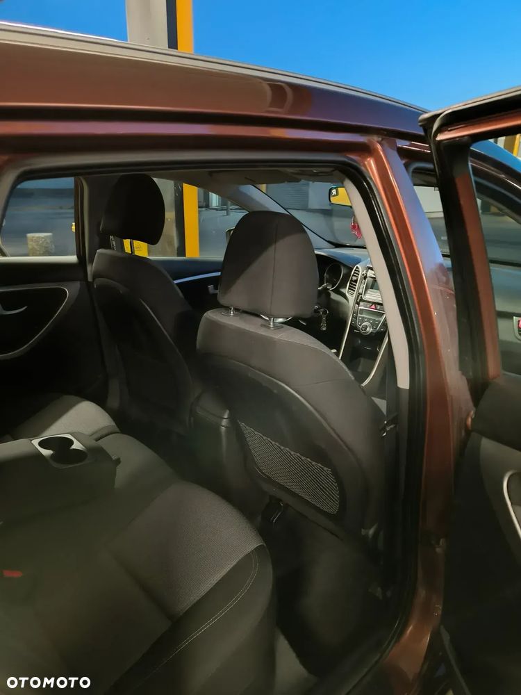 Hyundai i30 blue Kombi 1.6 CRDi Classic - 5
