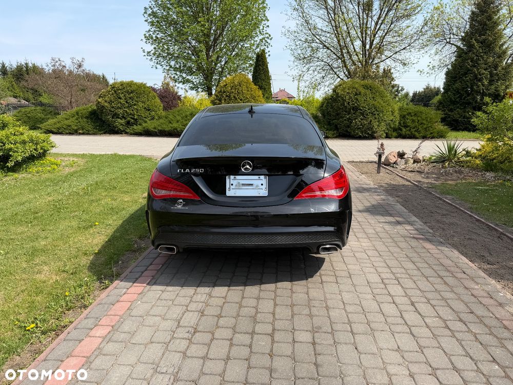 Mercedes-Benz CLA 250 7G-DCT AMG Line - 6