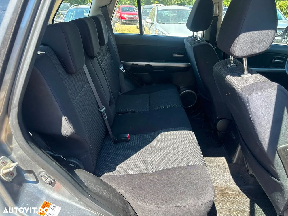 Suzuki Grand Vitara 1.9 DDiS Comfort + DPF Family - 11