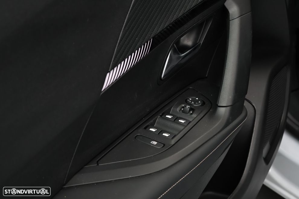 Peugeot 2008 1.2 PureTech Allure - 23