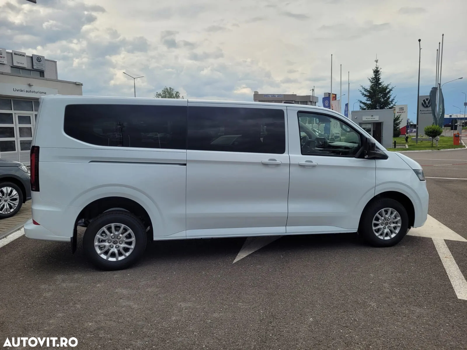 Volkswagen Caravelle - 8