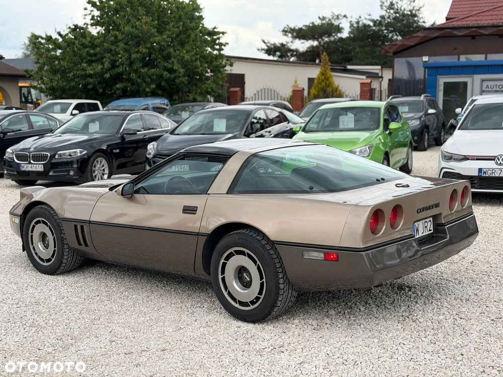 Chevrolet Corvette - 12