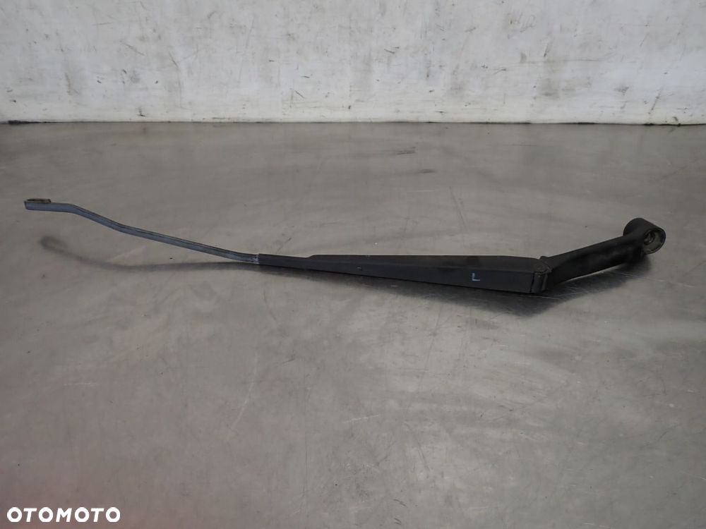 RAMIĘ WYCIERACZKI PRZÓD LEWE MITSUBISHI COLT VI Z30 6832 - 1