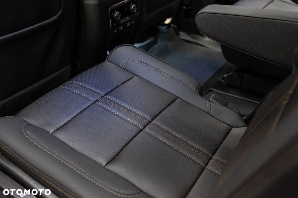Chevrolet Suburban - 16