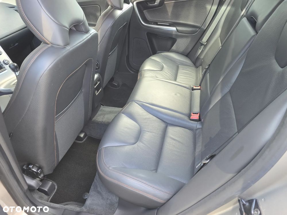 Volvo XC 60 D4 AWD Momentum - 13
