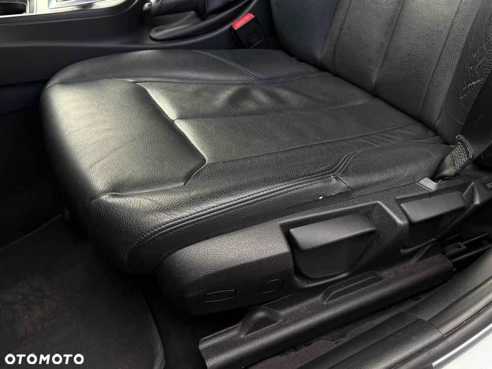 BMW Seria 3 328i Luxury Line - 15