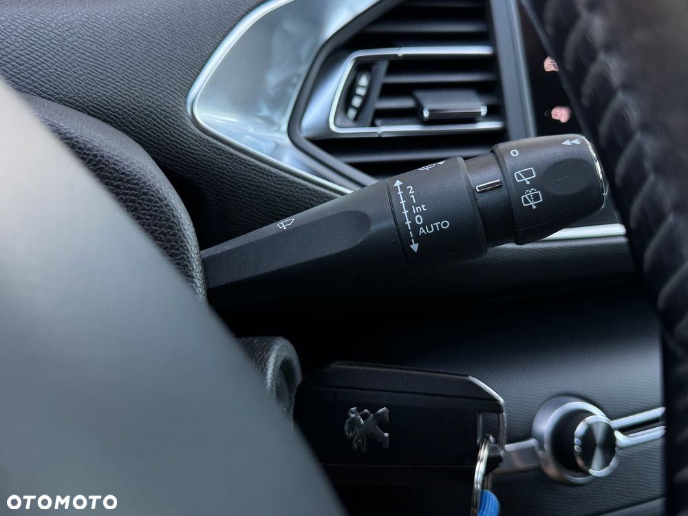 Peugeot 308 BlueHDi FAP 150 EAT6 Stop & Start Allure - 17