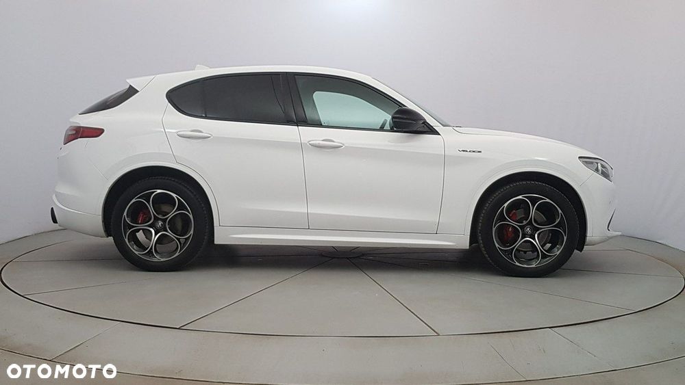 Alfa Romeo Stelvio - 8