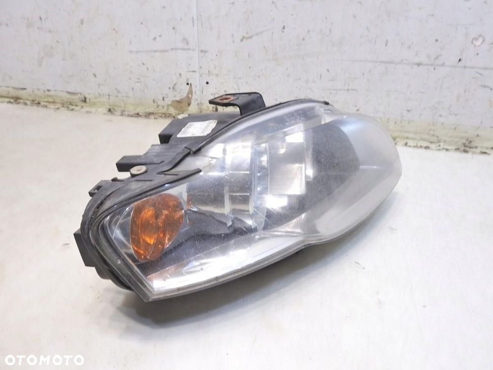 LAMPA PRAWA PRZEDNIA PRZÓD AUDI A4 B7 8E0941004AJ 0301219202 - 7