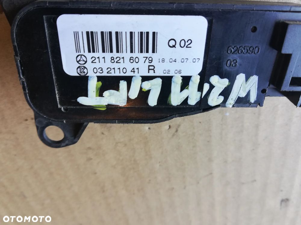 PRZEŁĄCZNIK REGULACJI LUSTEREK MERCEDES W211 2118216079 - 2