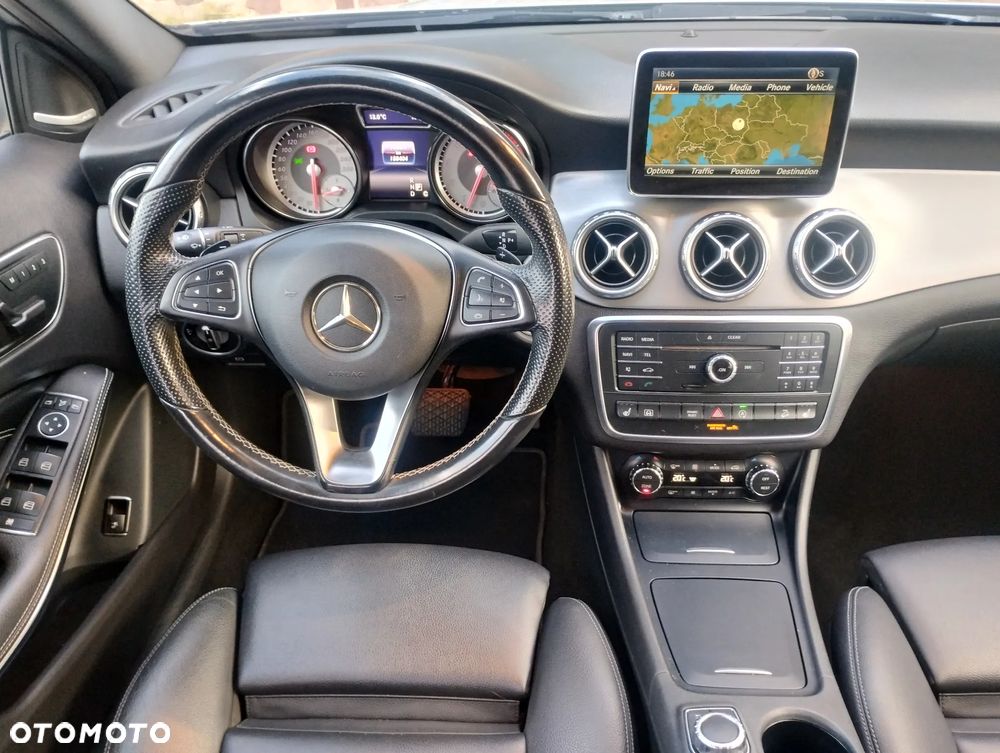 Mercedes-Benz GLA 250 4-Matic AMG Line - 32