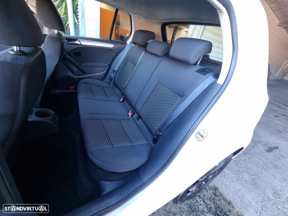 VW Golf 1.6 TDi Confortline DSG - 5