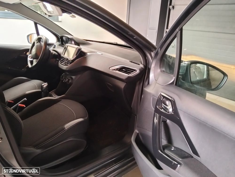 Peugeot 208 1.2 PureTech Style - 4