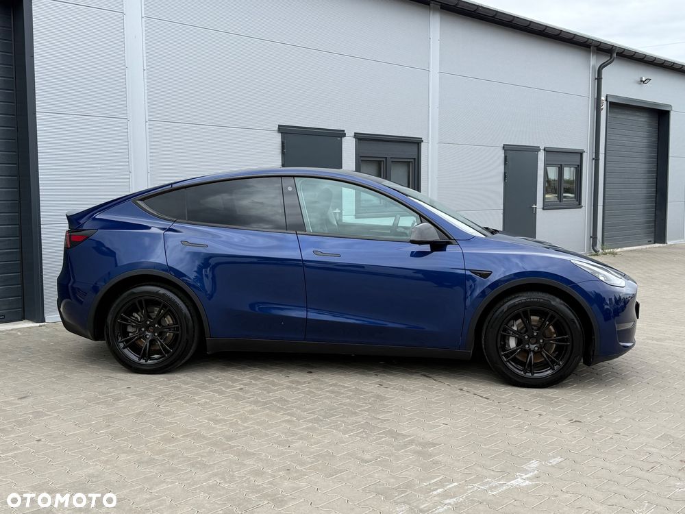Tesla Model Y - 4