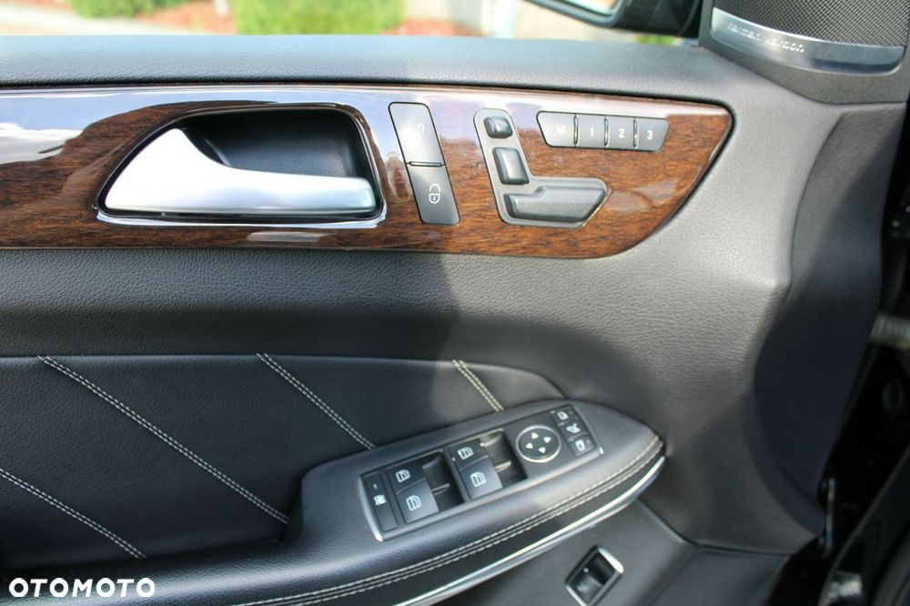 Mercedes-Benz GL - 12