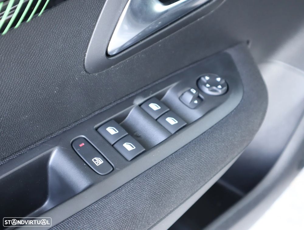 Peugeot 208 1.2 PureTech Active - 29