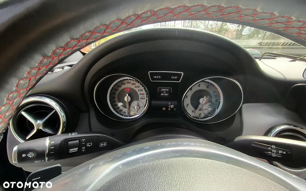 Mercedes-Benz GLA 250 4Matic 7G-DCT AMG Line - 14