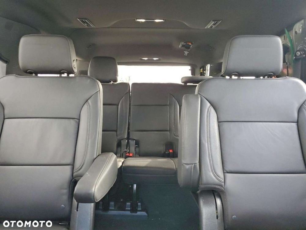 Chevrolet Suburban - 10