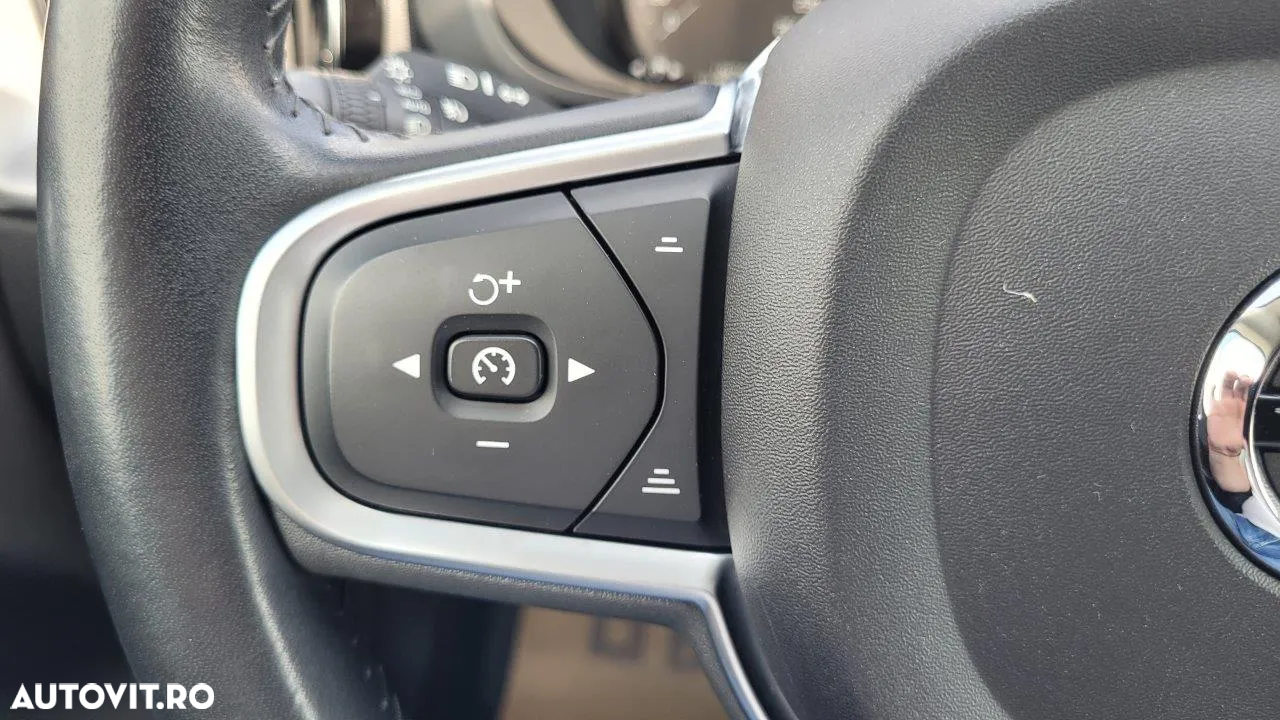 Volvo XC 60 D4 AWD Momentum - 27