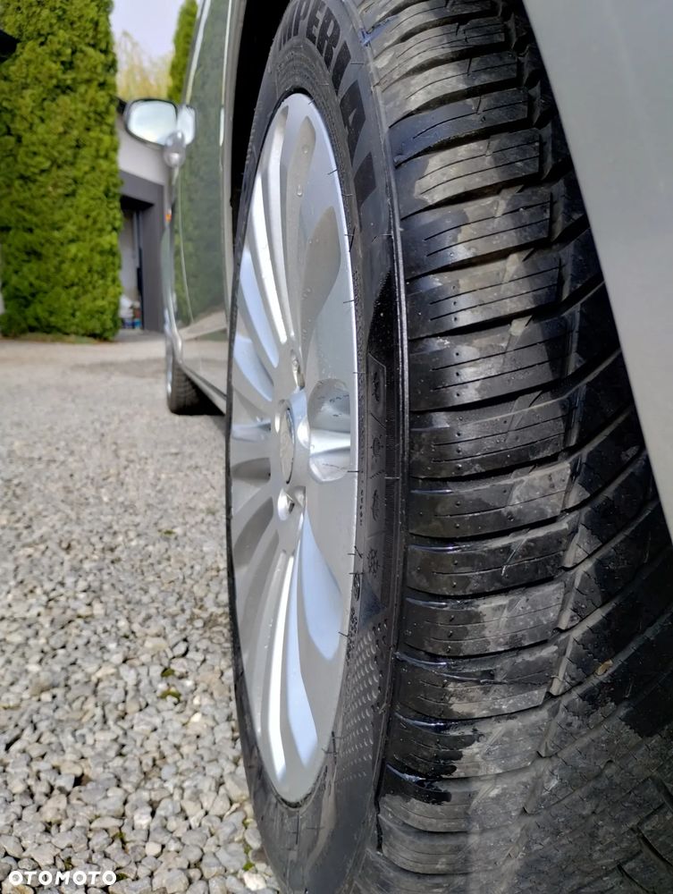Ford Mondeo 2.0 Ghia - 37
