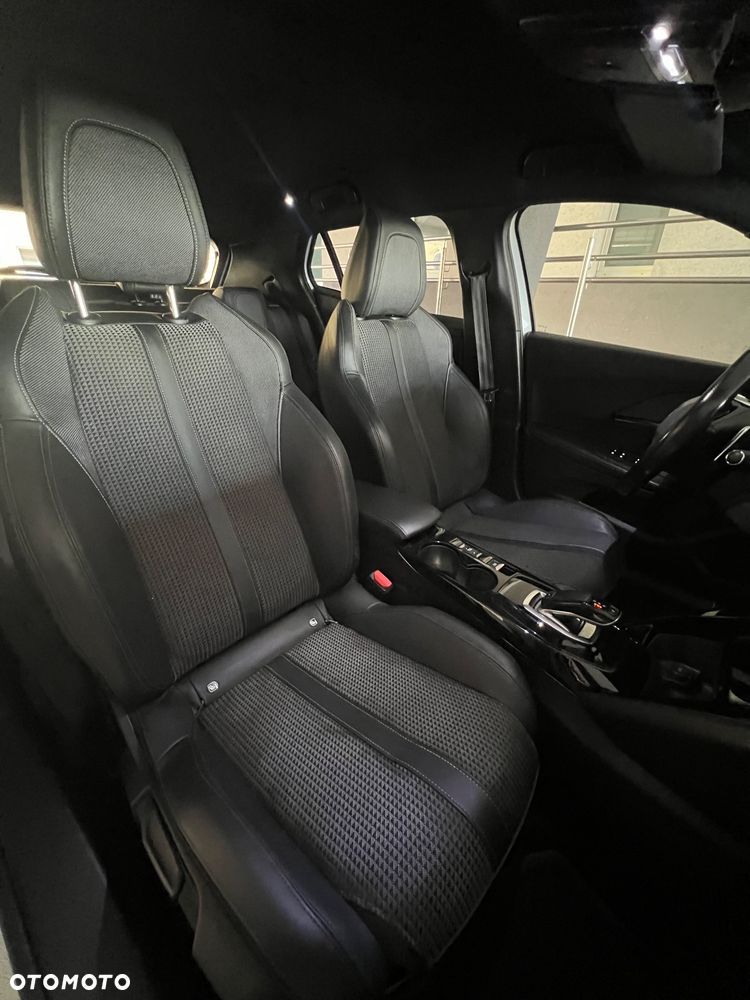 Peugeot 2008 PureTech 130 EAT8 GT - 20