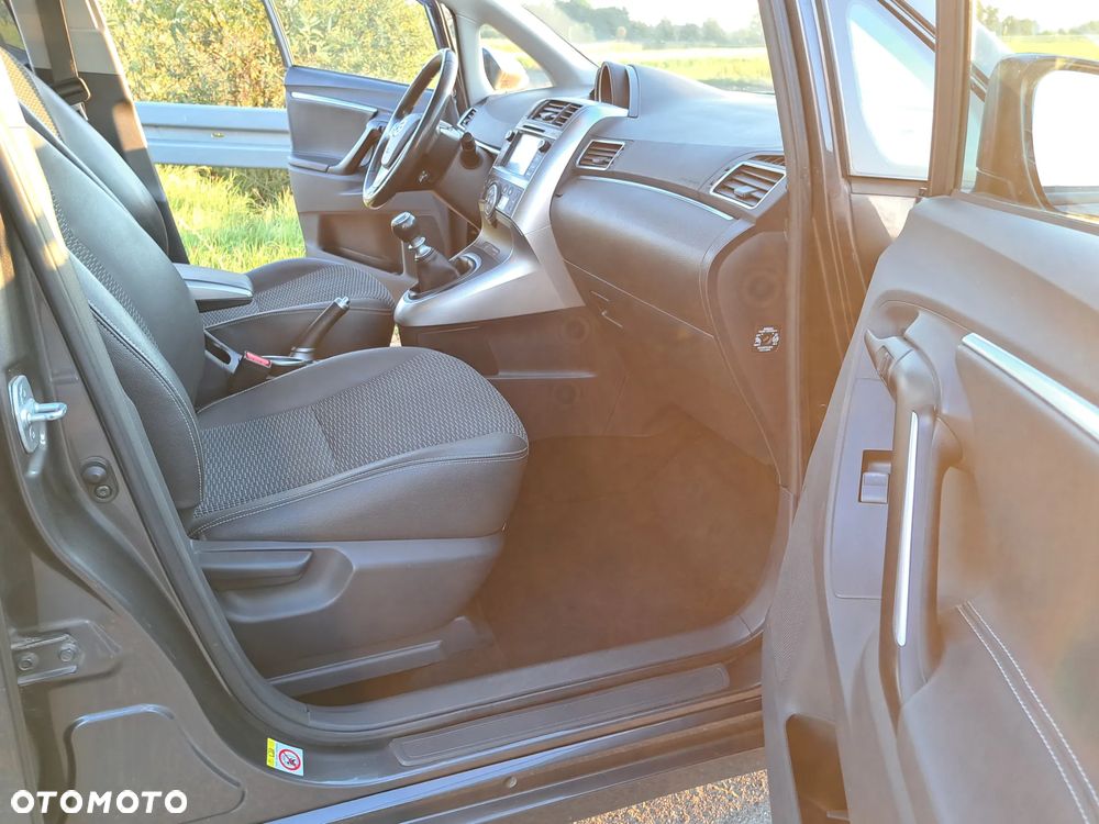 Toyota Verso 1.6 D-4D Prestige - 11