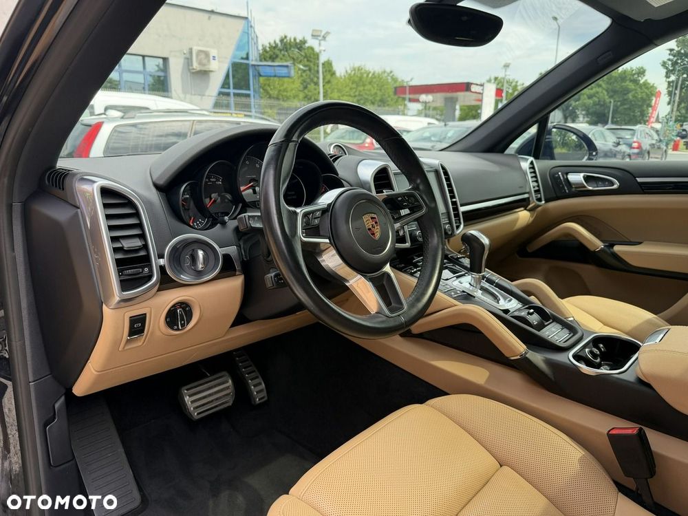 Porsche Cayenne S - 16