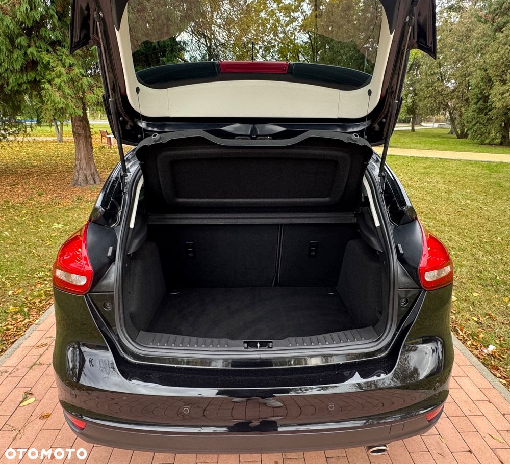 Ford Focus - 32