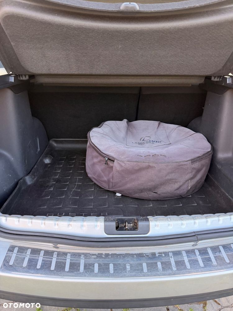 Dacia Duster 1.6 Laureate Euro5 - 9