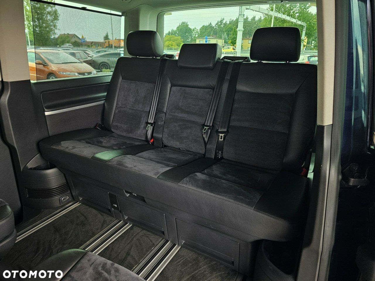 Volkswagen Multivan - 26