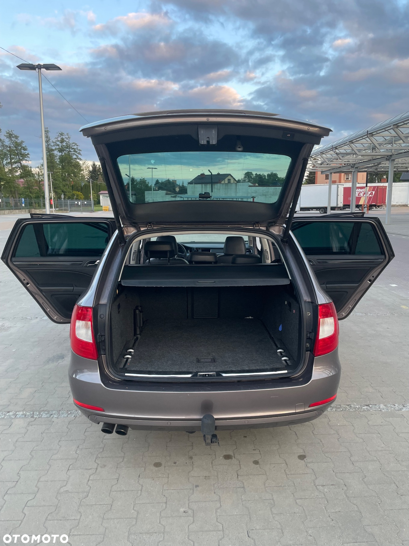 Skoda Superb 2.0 TDI Elegance DSG - 14
