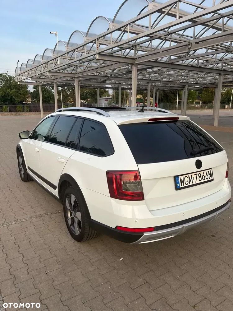 Skoda Octavia Combi 2.0 TDI 4x4 DSG Scout - 6