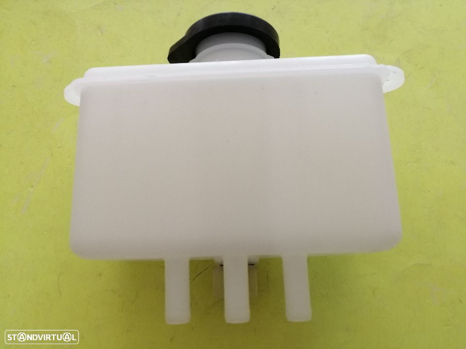 Reservatório do óleo dos travões Mitsubishi Canter FE531 FE534 FE649 FE659 - 1