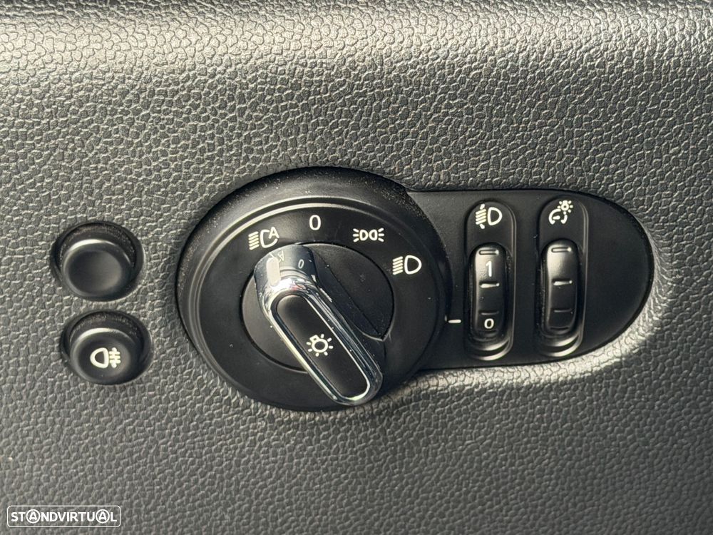 MINI 3 Portas Cooper D Aut. - 22
