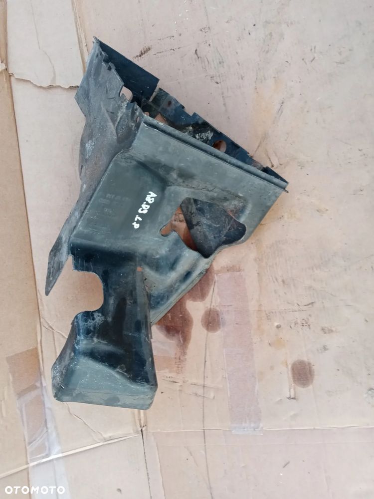Kierownica powietrza prawa Audi A8 D3 Lift 4E0117336J - 1