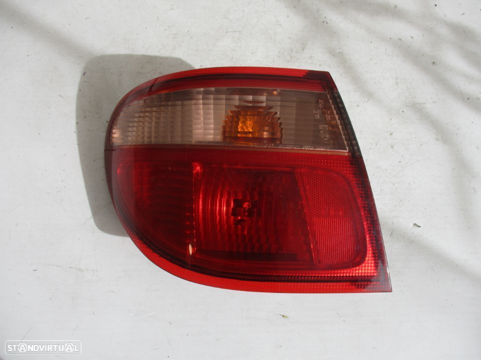 Farol Farolim Trás Nissan Almera Esquerdo - 1