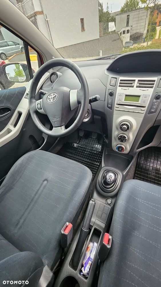 Toyota Yaris 1.3 Luna A/C - 11