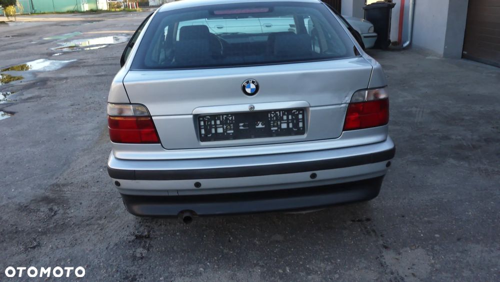 BMW Seria 3 316i - 8