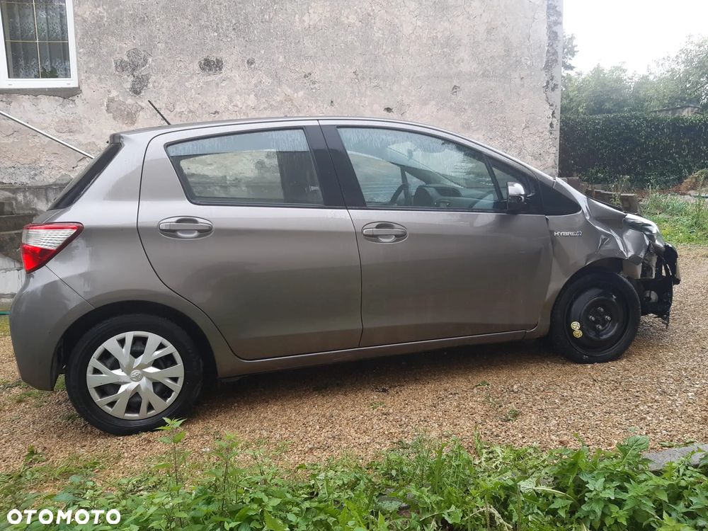 Toyota Yaris Hybrid 100 Premium - 6