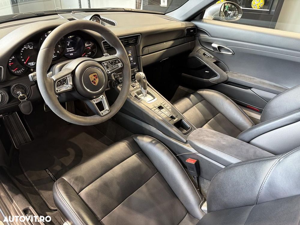 Porsche 911 Carrera GTS PDK - 11