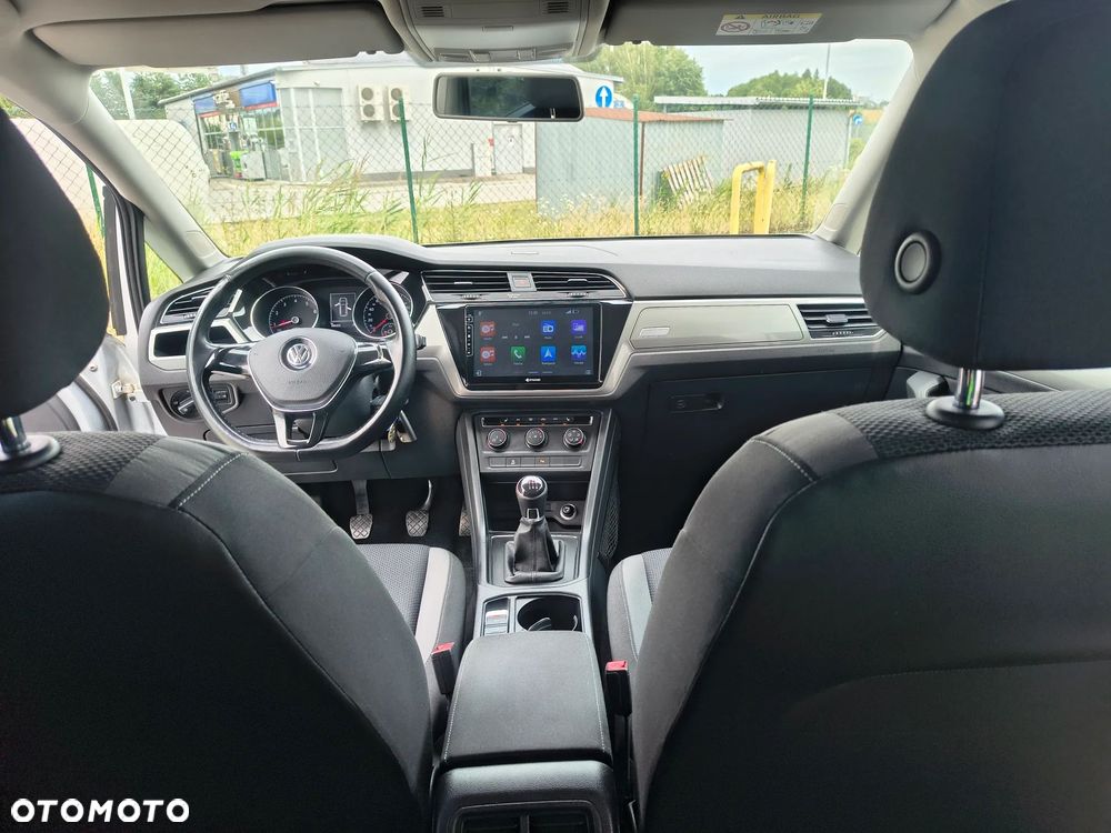 Volkswagen Touran - 13