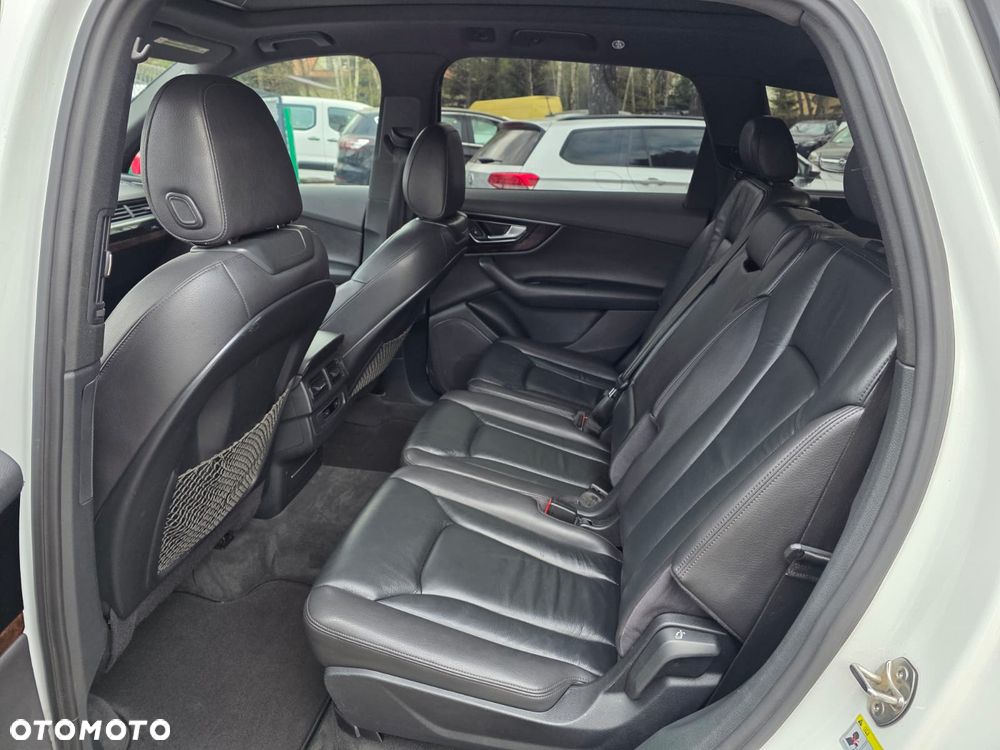 Audi Q7 3.0 TFSI Quattro Tiptronic - 24