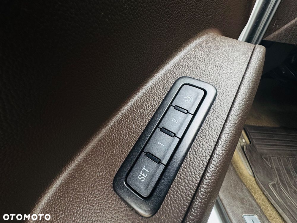 Chevrolet Suburban - 27