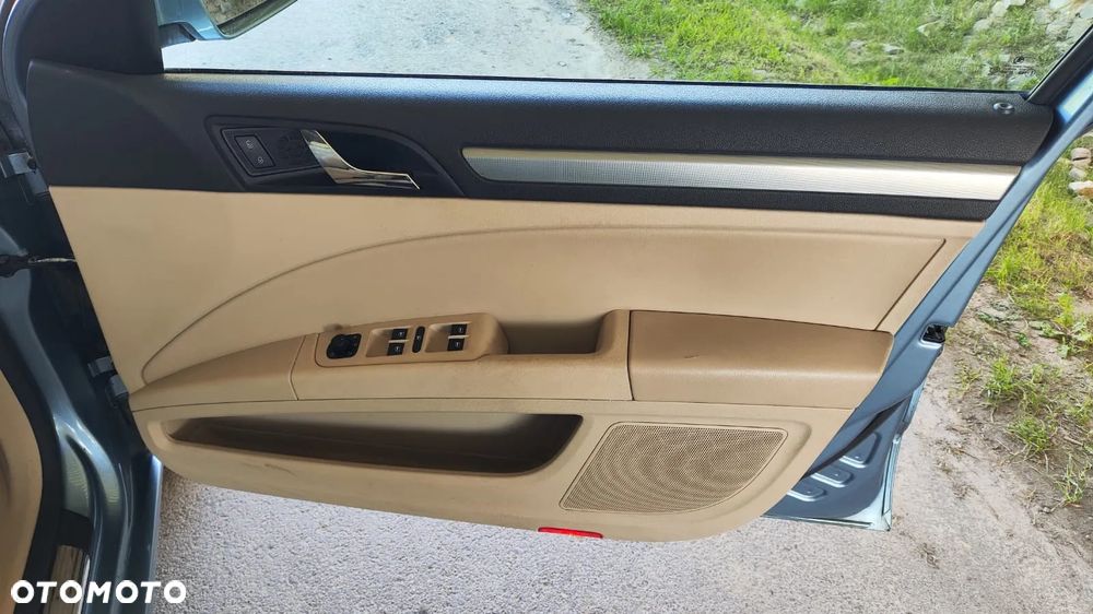 BOCZKI TAPICERKA BOCZEK DRZWI LEWY PRAWY PRZÓD TYŁ ŻALUZJA ROLETA SKÓRA BEŻOWA LISTWA OZDOBNA DEKOR SKODA SUPERB II 2 HB SEDAN - 3