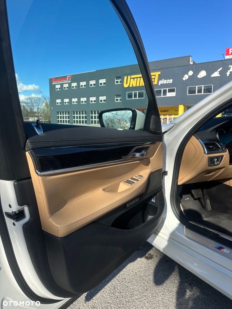 BMW Seria 7 740Li - 28