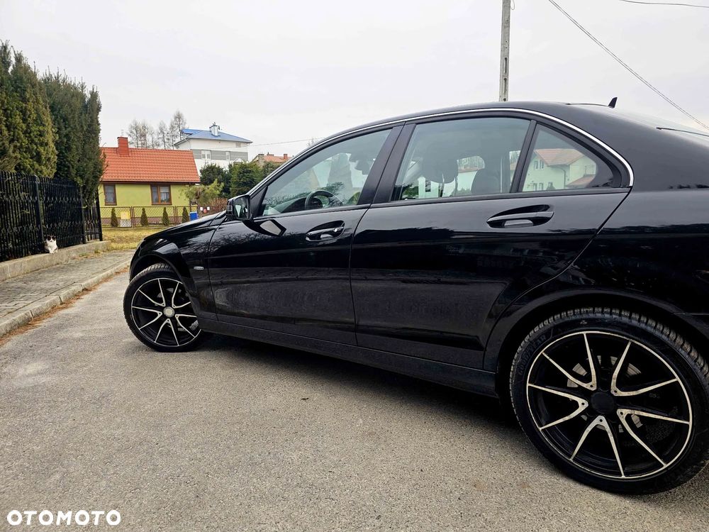 Mercedes-Benz Klasa C 180 CGI Automatik BlueEFFICIENCY SPORT EDITION - 15