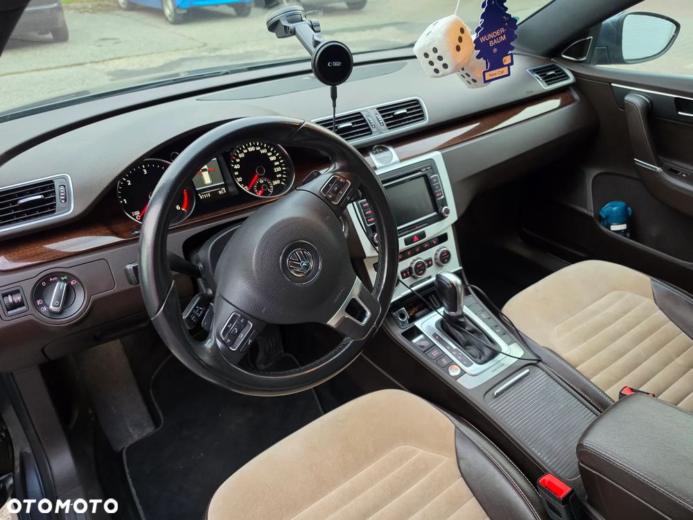Volkswagen Passat - 25